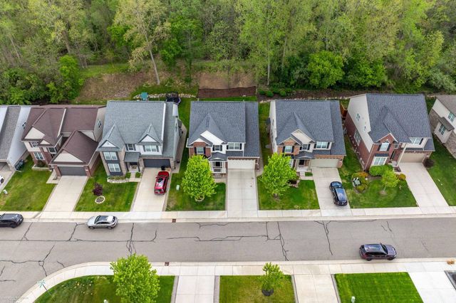 4929 W Stonegate Circle, Lake Orion, MI 48359