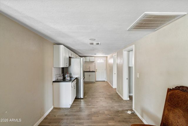 8215 E 6TH Avenue, Mesa, AZ 85208