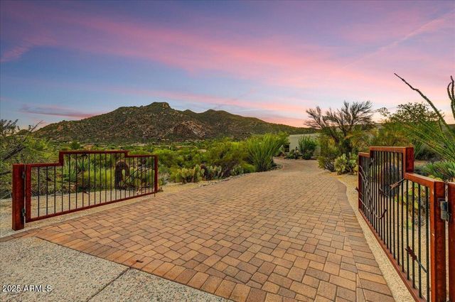 37202 N HOLIDAY Lane, Carefree, AZ 85377