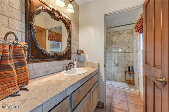 37202 N HOLIDAY Lane, Carefree, AZ 85377