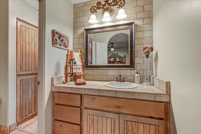 37202 N HOLIDAY Lane, Carefree, AZ 85377