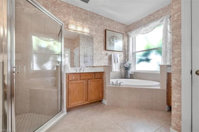 10523 Bella Vista DR, Fort Myers, FL 33913