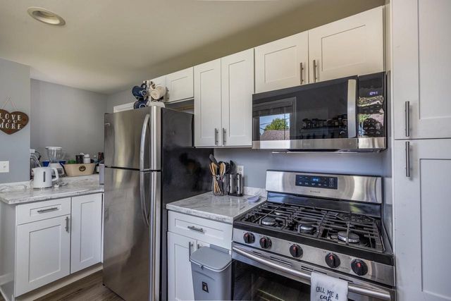 2432 HICKORY LANE, Oshkosh, WI 54901