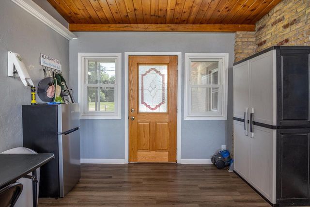 2432 HICKORY LANE, Oshkosh, WI 54901