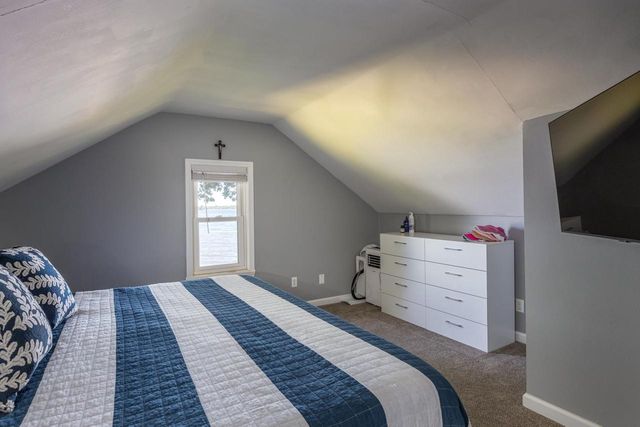 2432 HICKORY LANE, Oshkosh, WI 54901