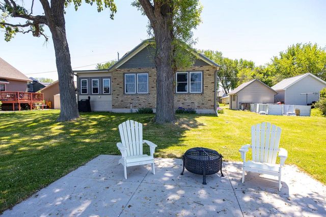 2432 HICKORY LANE, Oshkosh, WI 54901