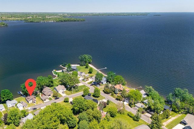 2432 HICKORY LANE, Oshkosh, WI 54901