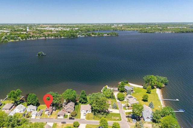 2432 HICKORY LANE, Oshkosh, WI 54901