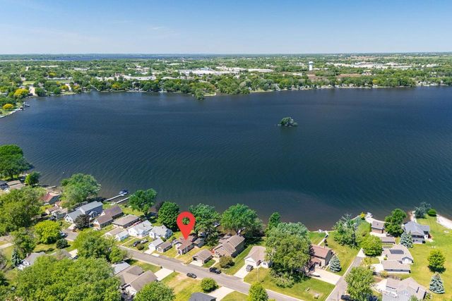 2432 HICKORY LANE, Oshkosh, WI 54901