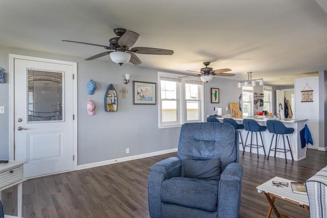 2432 HICKORY LANE, Oshkosh, WI 54901