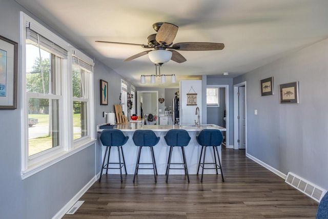 2432 HICKORY LANE, Oshkosh, WI 54901