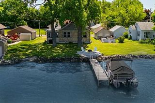2432 HICKORY LANE, Oshkosh, WI 54901