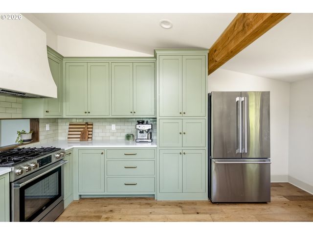 319 S CENTER St, Oregon City, OR 97045