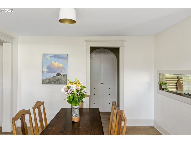 319 S CENTER St, Oregon City, OR 97045