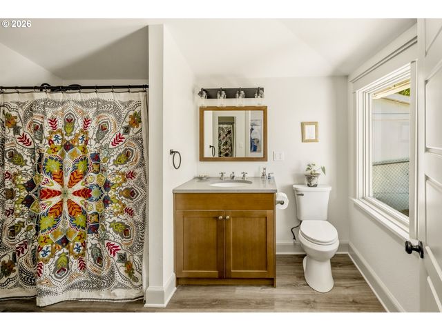 319 S CENTER St, Oregon City, OR 97045