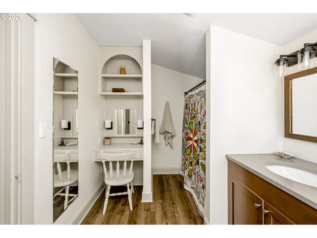 319 S CENTER St, Oregon City, OR 97045