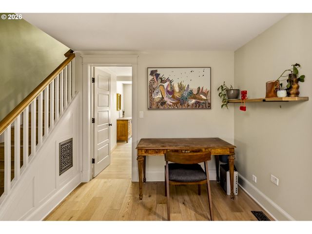 319 S CENTER St, Oregon City, OR 97045