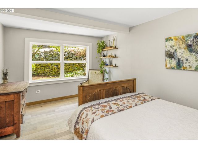 319 S CENTER St, Oregon City, OR 97045