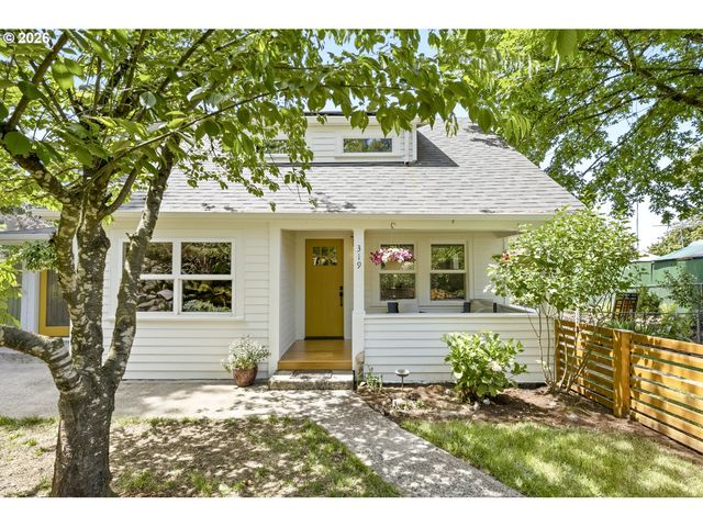 319 S CENTER St, Oregon City, OR 97045
