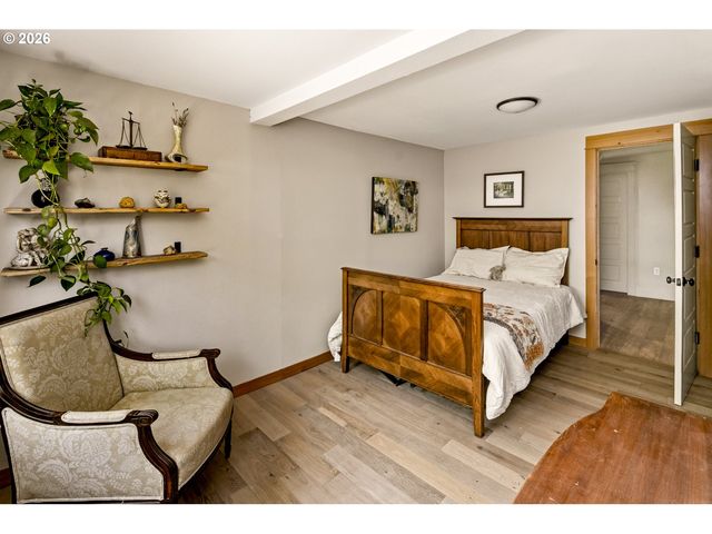 319 S CENTER St, Oregon City, OR 97045