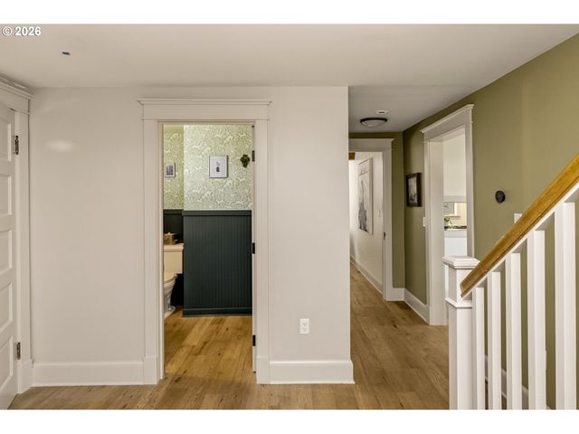 319 S CENTER St, Oregon City, OR 97045