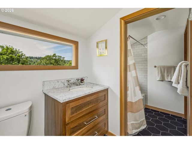 319 S CENTER St, Oregon City, OR 97045
