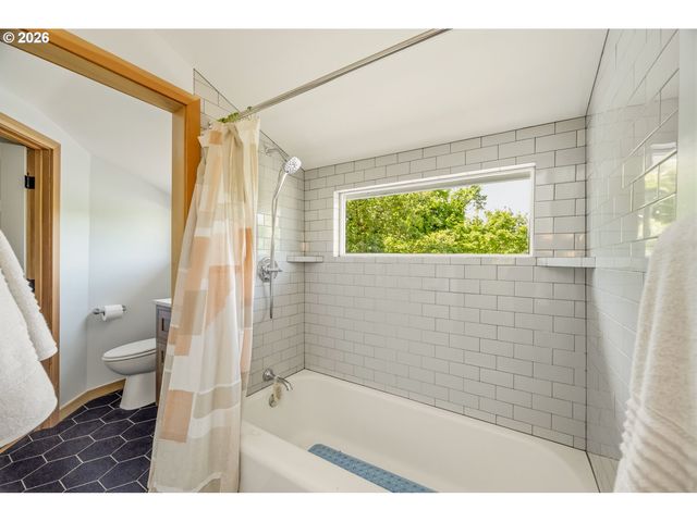 319 S CENTER St, Oregon City, OR 97045