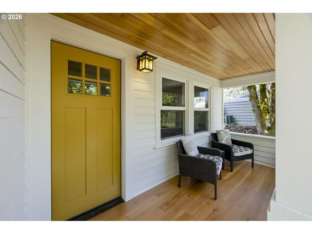 319 S CENTER St, Oregon City, OR 97045