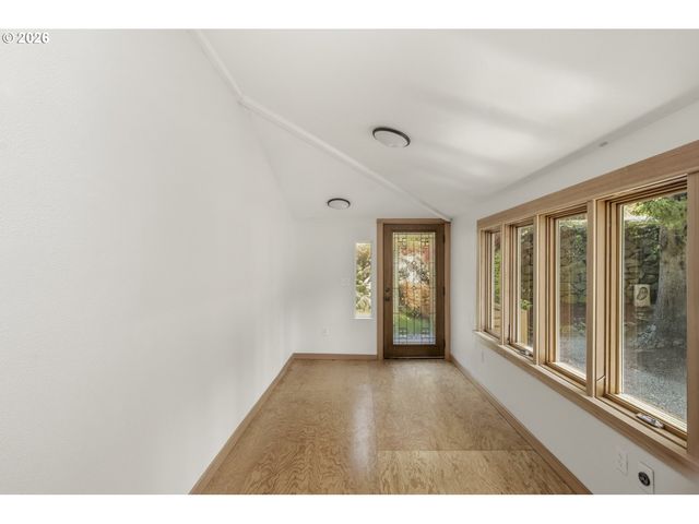 319 S CENTER St, Oregon City, OR 97045