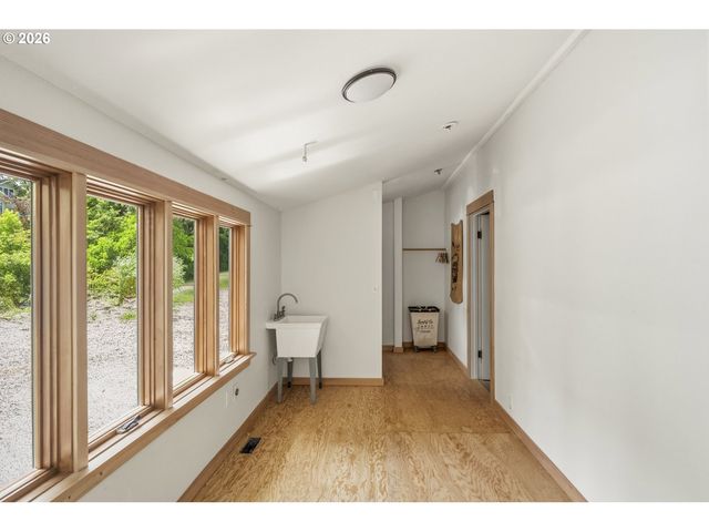319 S CENTER St, Oregon City, OR 97045