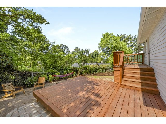 319 S CENTER St, Oregon City, OR 97045