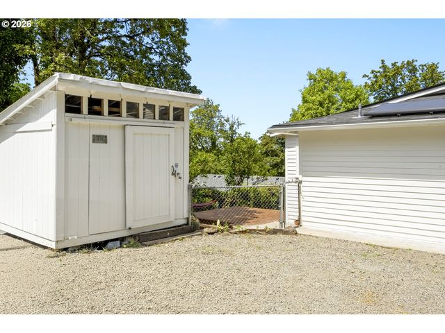 319 S CENTER St, Oregon City, OR 97045