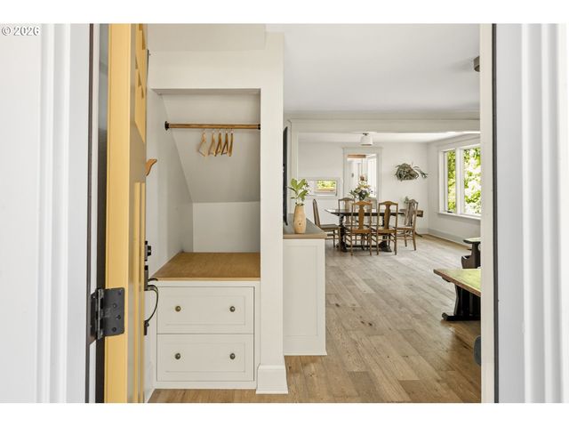 319 S CENTER St, Oregon City, OR 97045