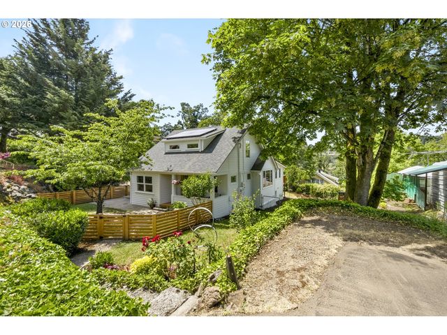 319 S CENTER St, Oregon City, OR 97045