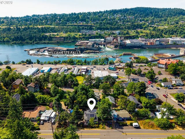 319 S CENTER St, Oregon City, OR 97045