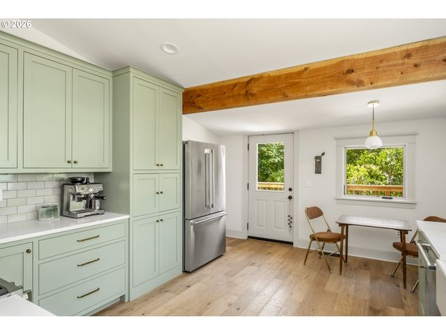 319 S CENTER St, Oregon City, OR 97045