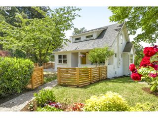 319 S CENTER St, Oregon City, OR 97045