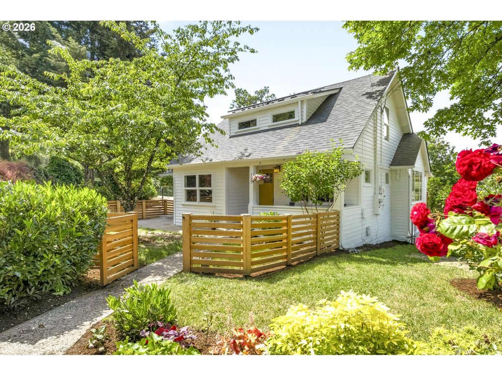 319 S CENTER St, Oregon City, OR 97045
