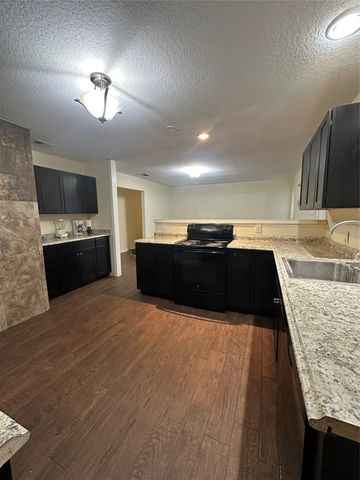 132 Otter Trail, Lake Jackson, TX 77566