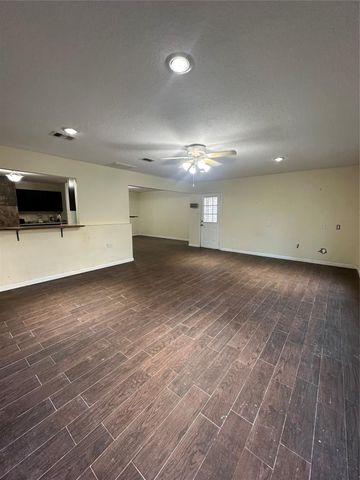 132 Otter Trail, Lake Jackson, TX 77566