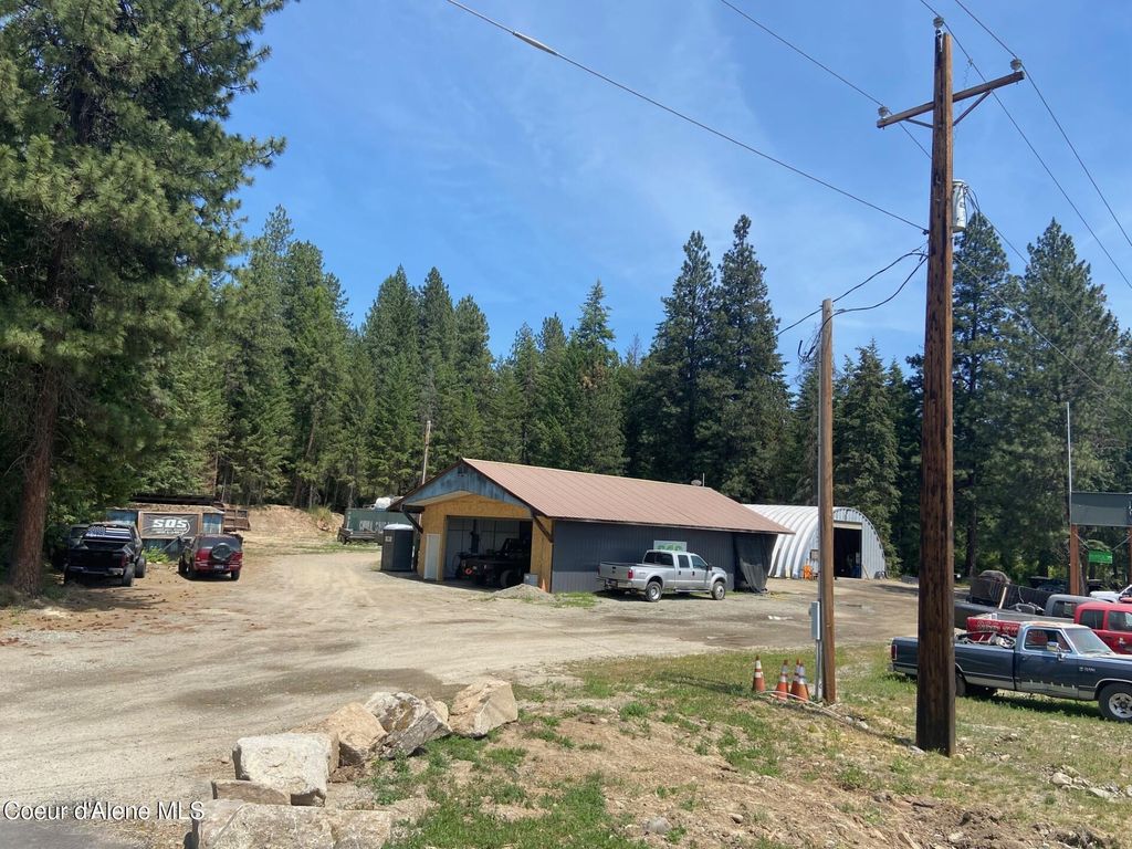 11 Arbor Ln, Moyie Springs, ID 83845