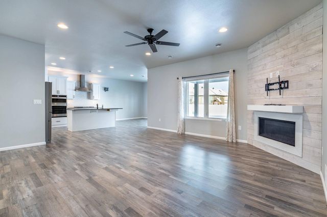 1052 50th Avenue W, West Fargo, ND 58078