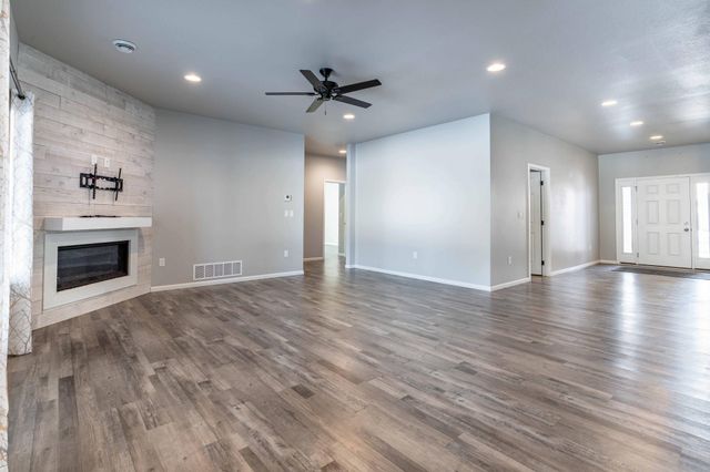 1052 50th Avenue W, West Fargo, ND 58078