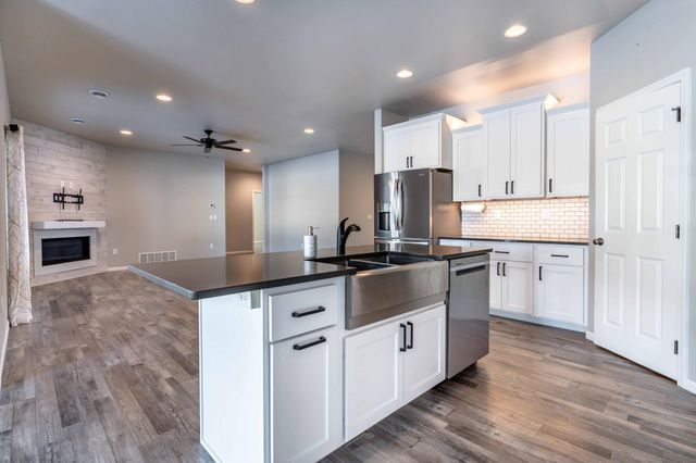 1052 50th Avenue W, West Fargo, ND 58078