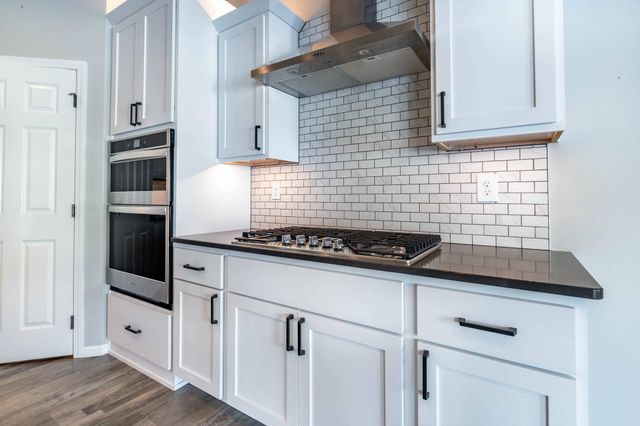 1052 50th Avenue W, West Fargo, ND 58078