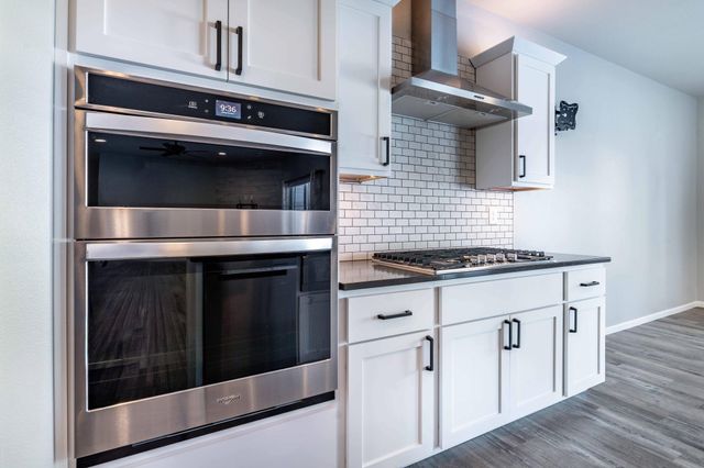 1052 50th Avenue W, West Fargo, ND 58078