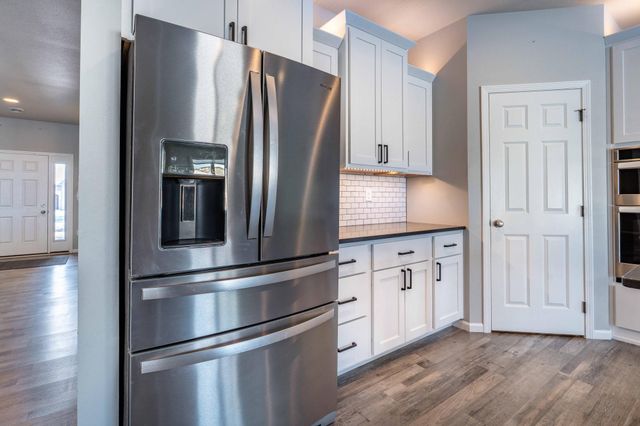 1052 50th Avenue W, West Fargo, ND 58078