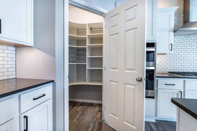 1052 50th Avenue W, West Fargo, ND 58078