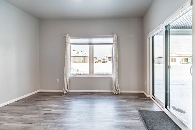 1052 50th Avenue W, West Fargo, ND 58078