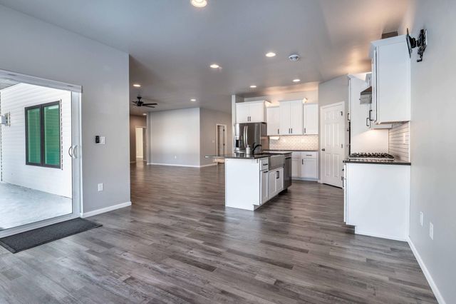 1052 50th Avenue W, West Fargo, ND 58078